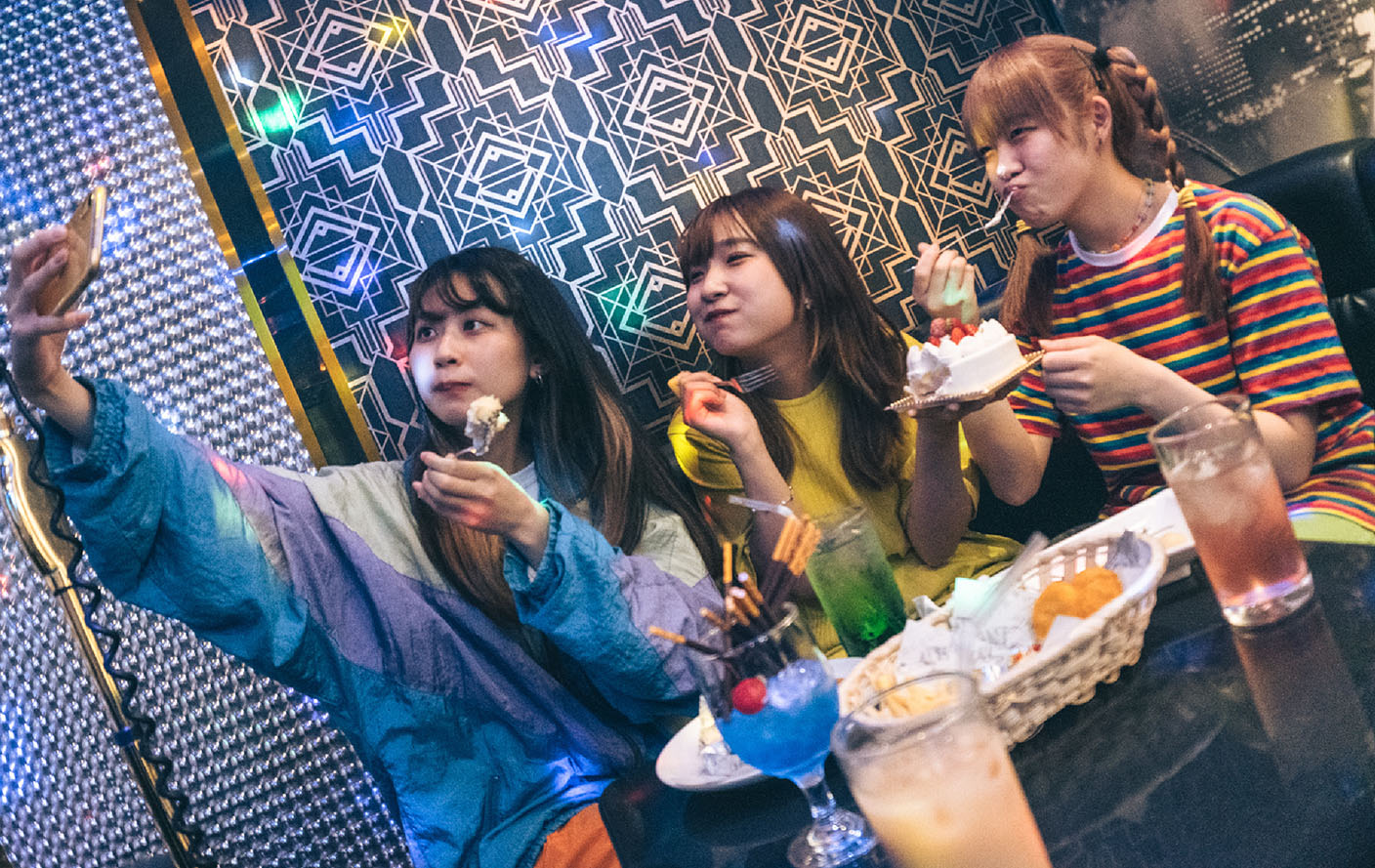 話題の女性ロックバンド輪廻、初のミニアルバムを8月24日にリリース